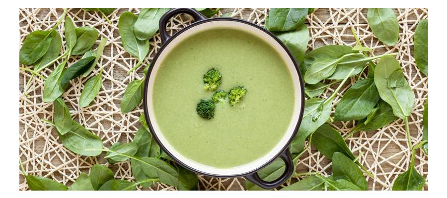 Broccoli soup with smoked trout