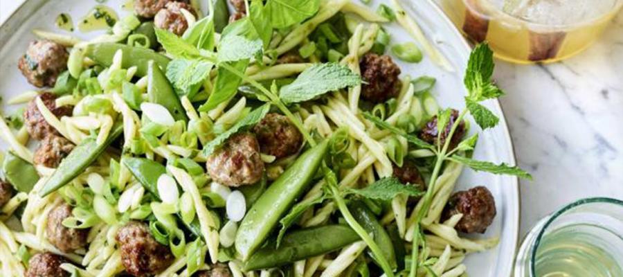 Spicy meatballs and mangetout